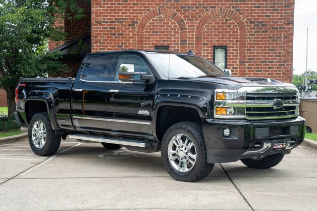 Used 2018 Chevrolet Silverado 2500 High Country w/ Duramax Plus Package AWD/4WD image 3