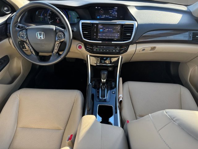 Used 2017 Honda Accord Touring image 7