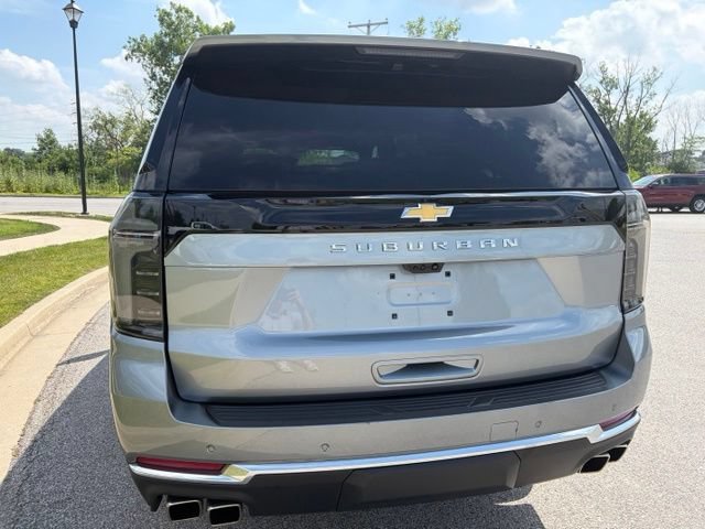Used 2025 Chevrolet Suburban High Country AWD/4WD image 10