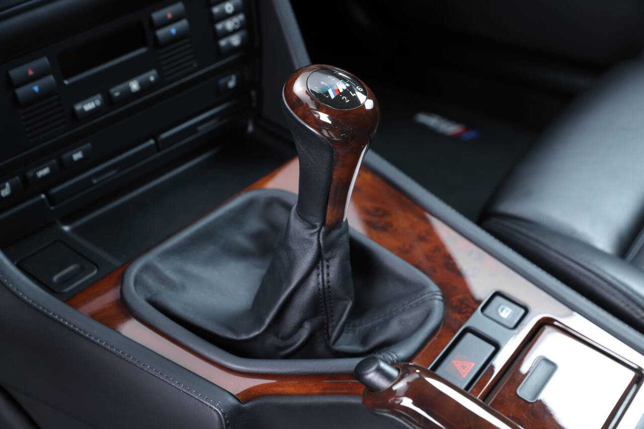 Used 2003 BMW M5 image 60