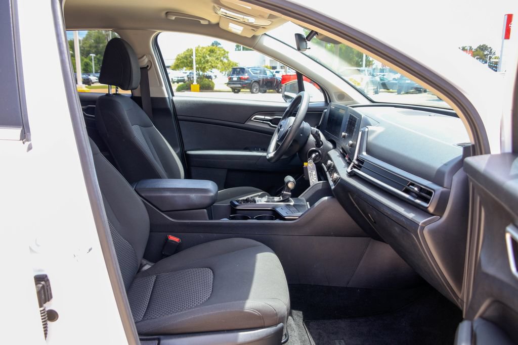 Used 2025 Kia Sportage LX FWD image 8