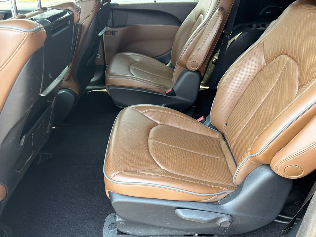 Used 2020 Chrysler Pacifica Limited w/ Advanced Safetytec Group FWD image 18