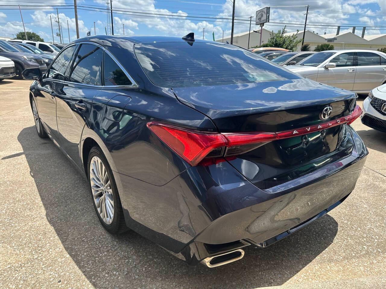Used 2019 Toyota Avalon Limited w/ Advanced Safety Package FWD image 8