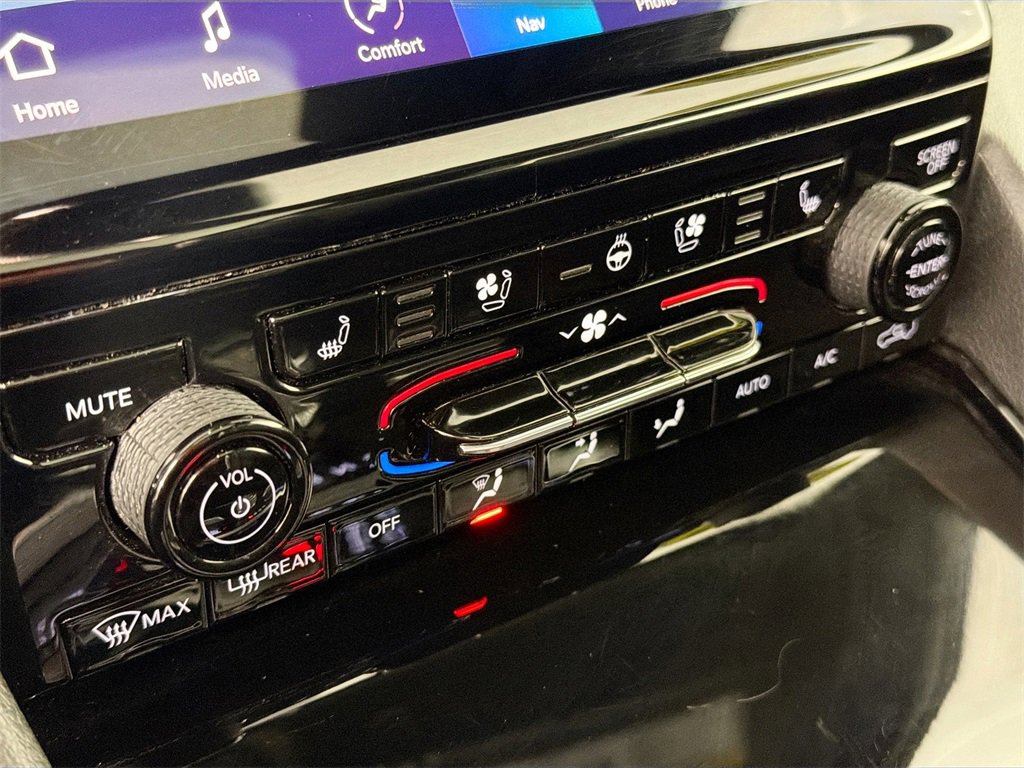 Used 2023 Jeep Grand Cherokee Overland image 15