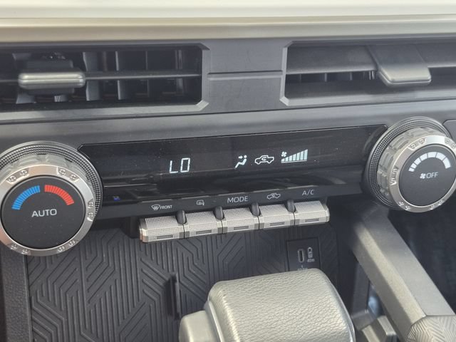 Used 2024 Toyota Tacoma TRD Off-Road AWD/4WD image 15