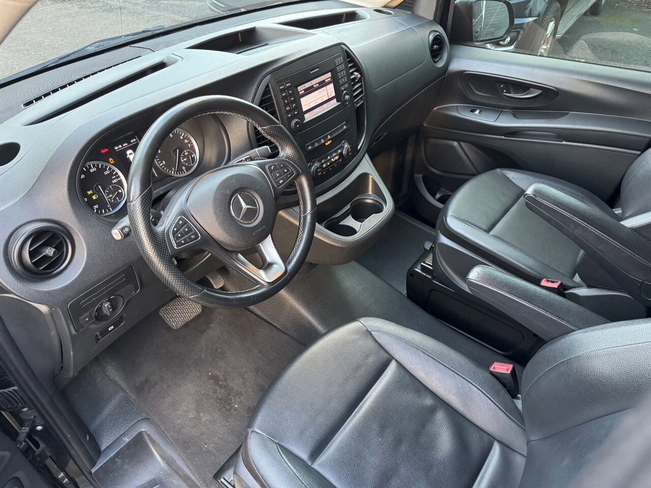 Used 2018 Mercedes-Benz Metris Passenger image 2