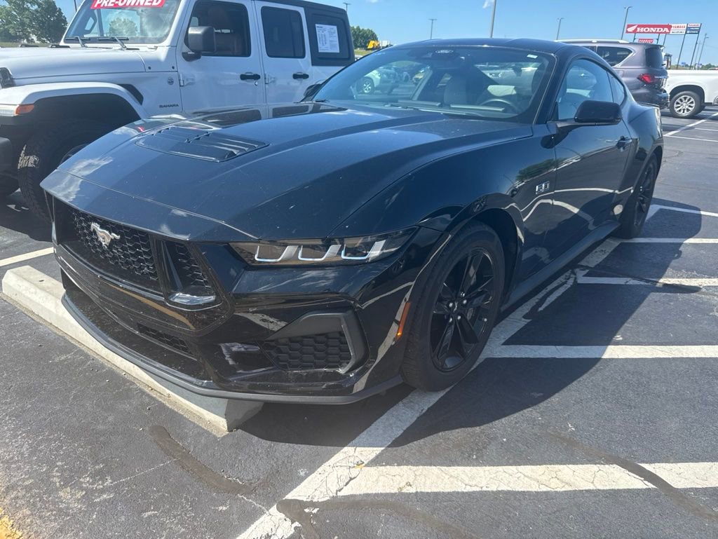 Used 2025 Ford Mustang GT RWD image 1