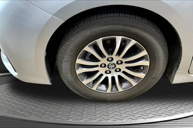 Used 2019 Toyota Sienna XLE FWD image 34