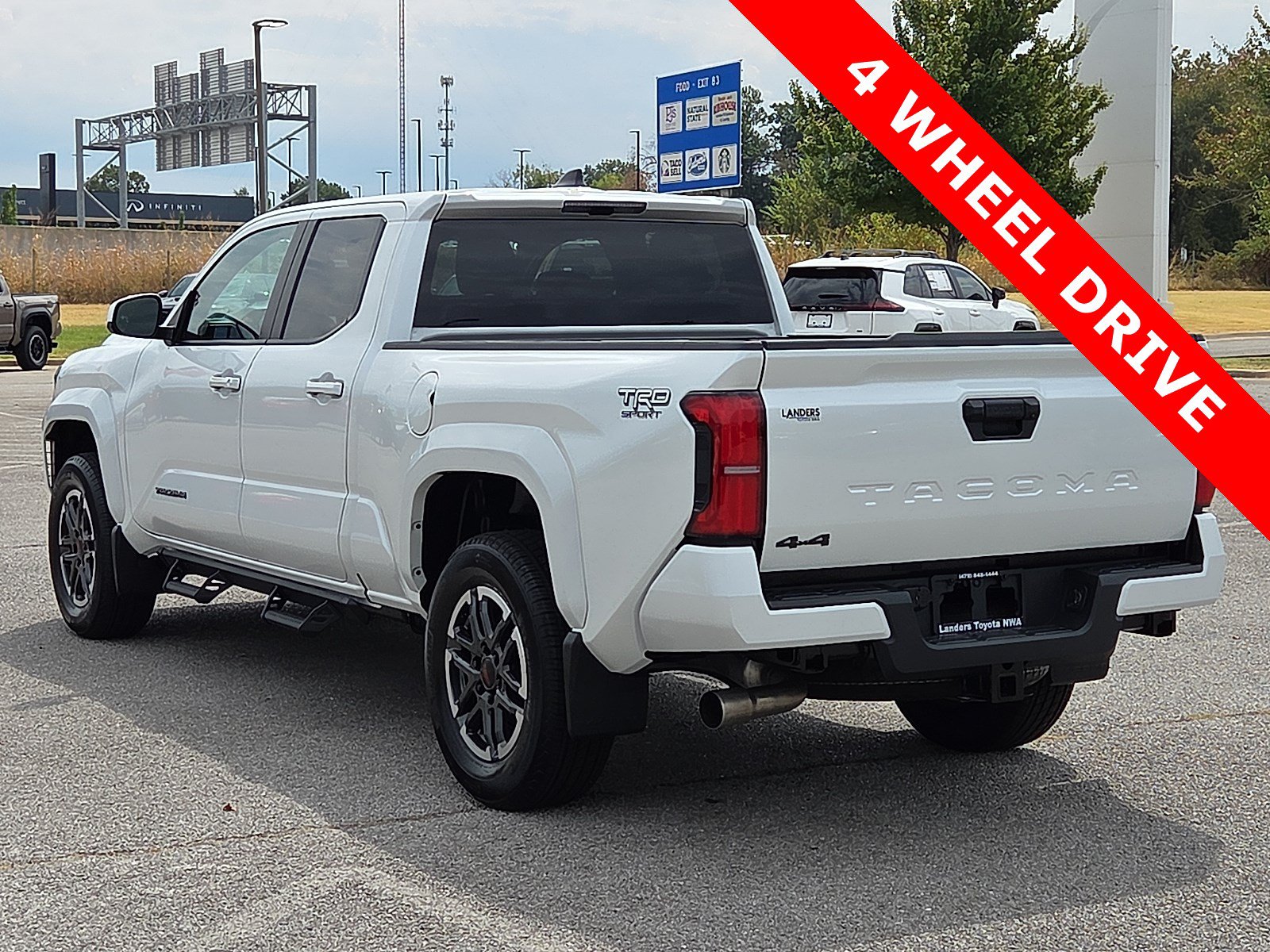 Used 2025 Toyota Tacoma TRD Sport AWD/4WD image 4