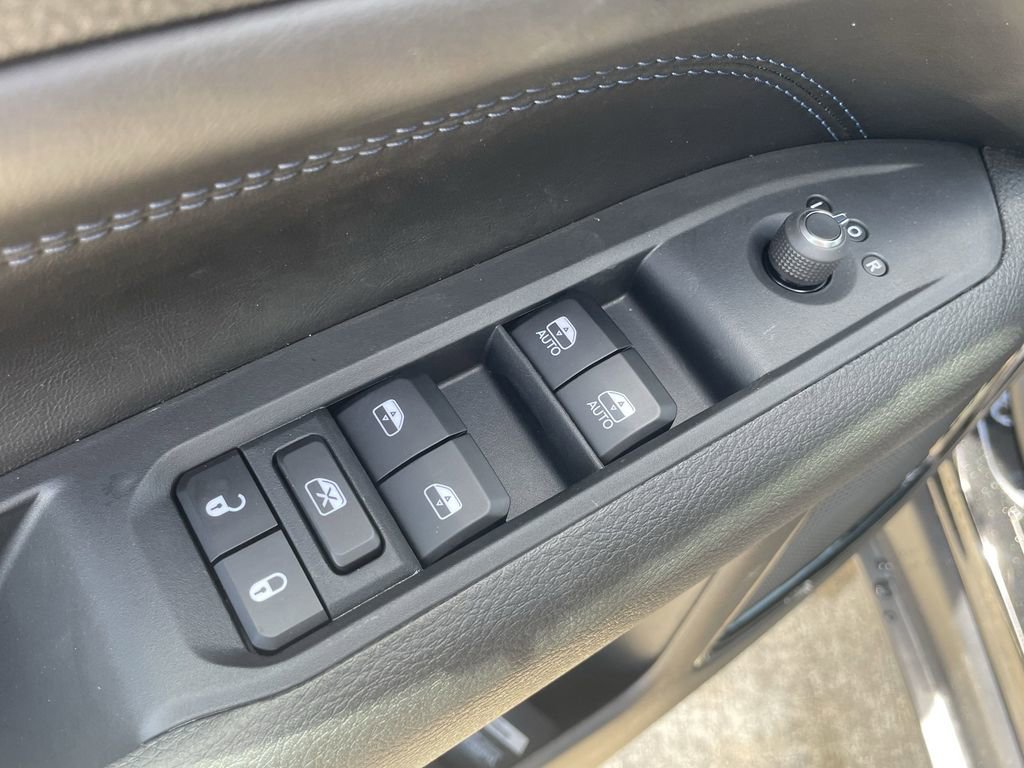 New 2025 Jeep Compass Latitude w/ Altitude Special Edition AWD/4WD image 12