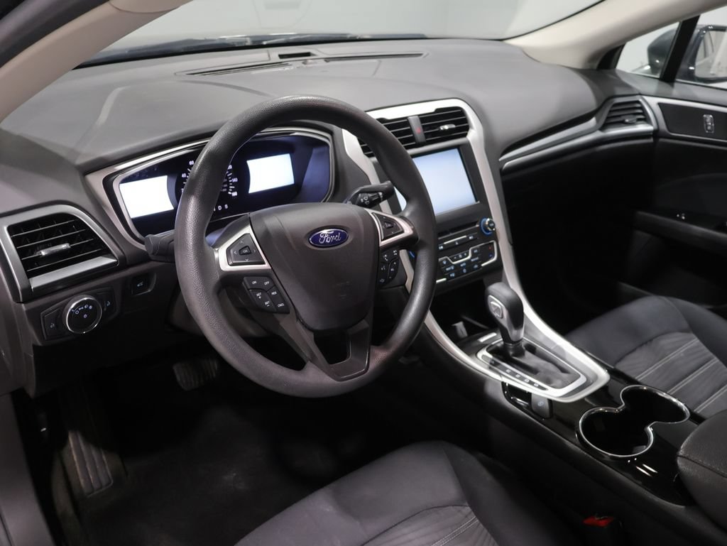 Used 2016 Ford Fusion SE FWD image 14