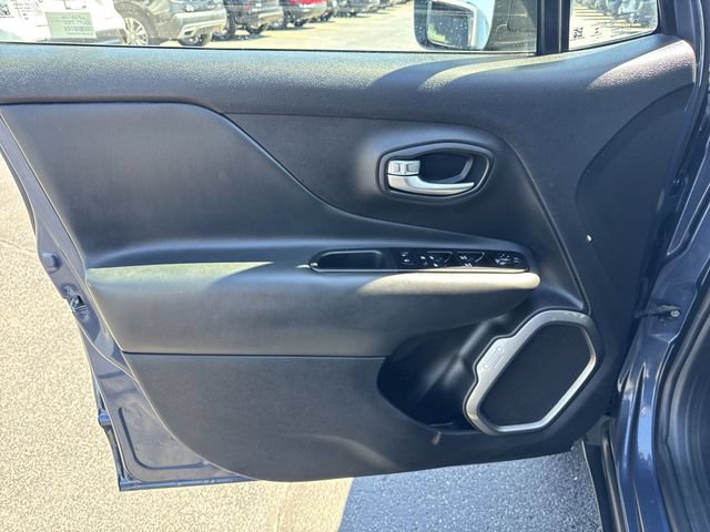 Used 2022 Jeep Renegade Latitude w/ Convenience Group AWD/4WD image 22