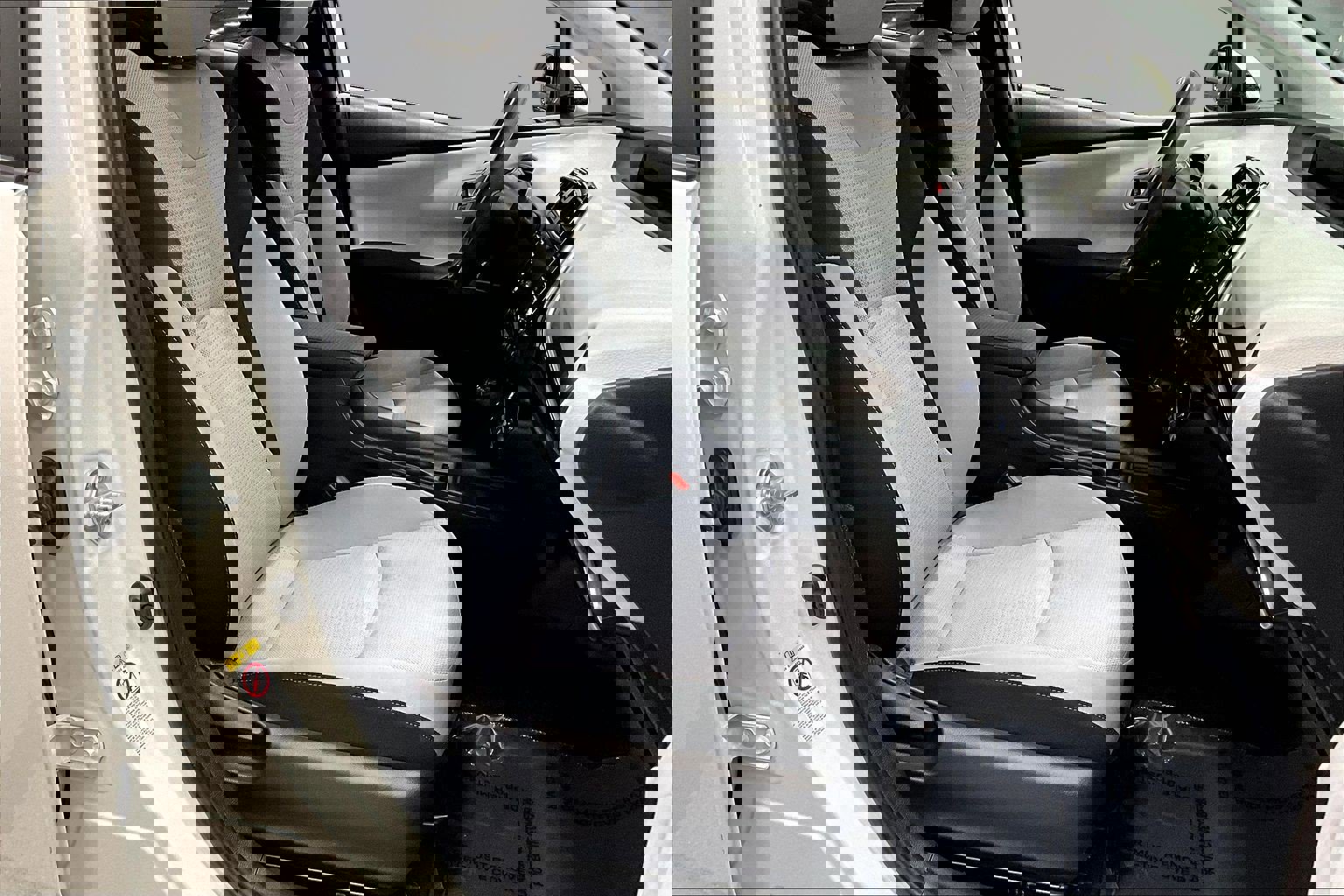 Used 2020 Toyota Prius LE image 28