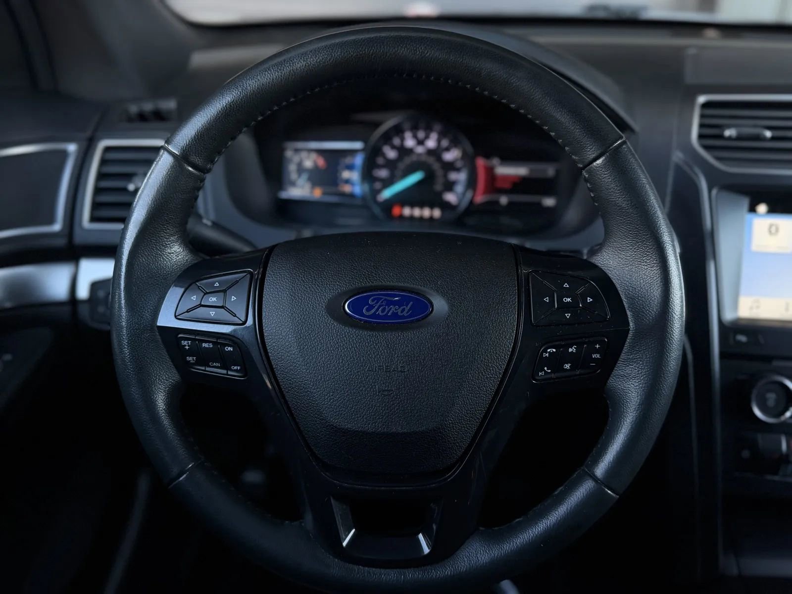 Used 2018 Ford Explorer XLT w/ Equipment Group 202A image 15