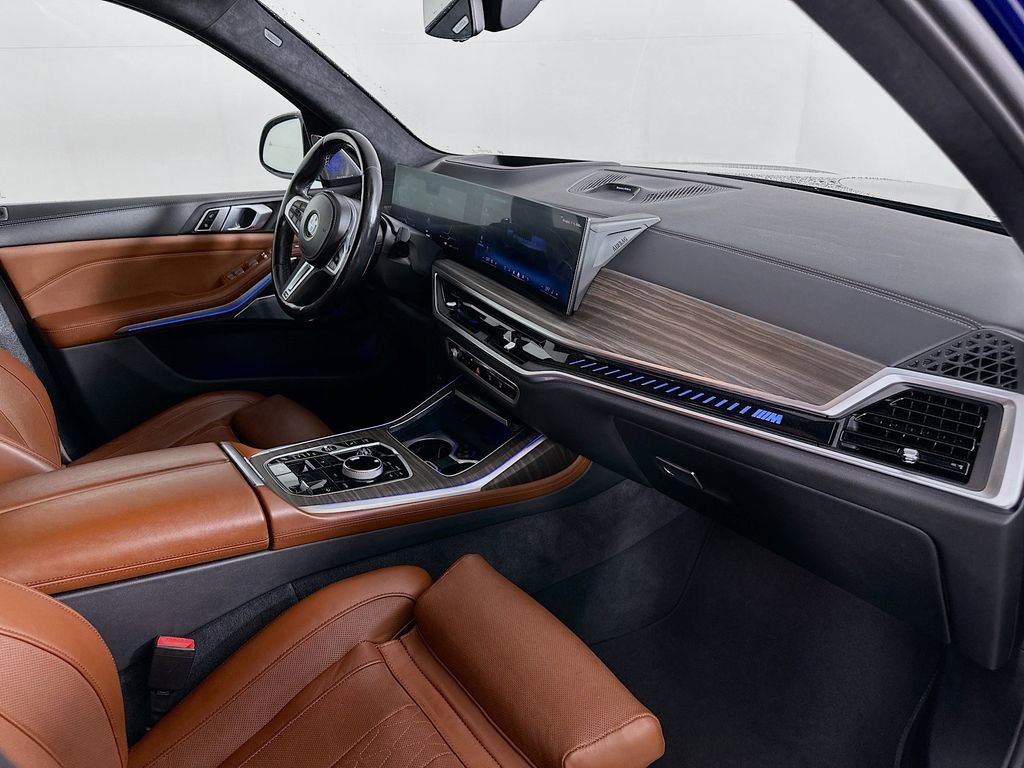Used 2024 BMW X7 M60i image 37