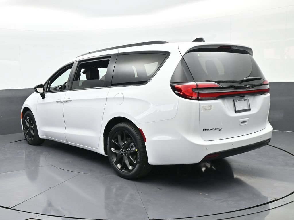 New 2026 Chrysler Pacifica Select w/ S Appearance Package FWD image 4