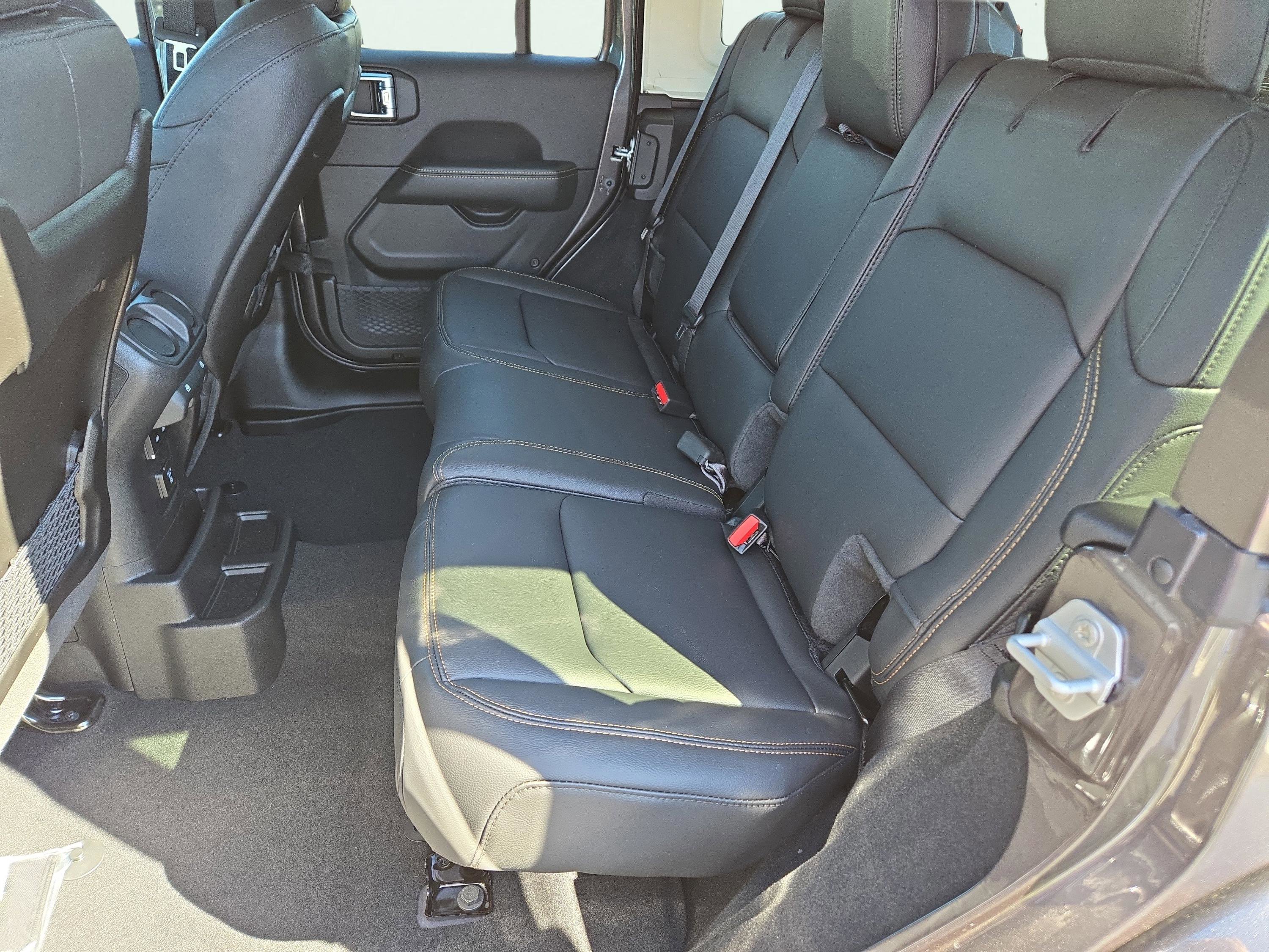 New 2026 Jeep Wrangler Unlimited Sahara AWD/4WD image 17