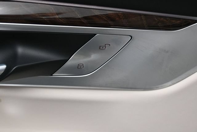 Used 2022 BMW 750i xDrive w/ Luxury Rear Seating Package AWD/4WD image 15