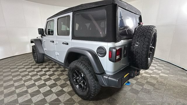 Used 2024 Jeep Wrangler Unlimited AWD/4WD image 5
