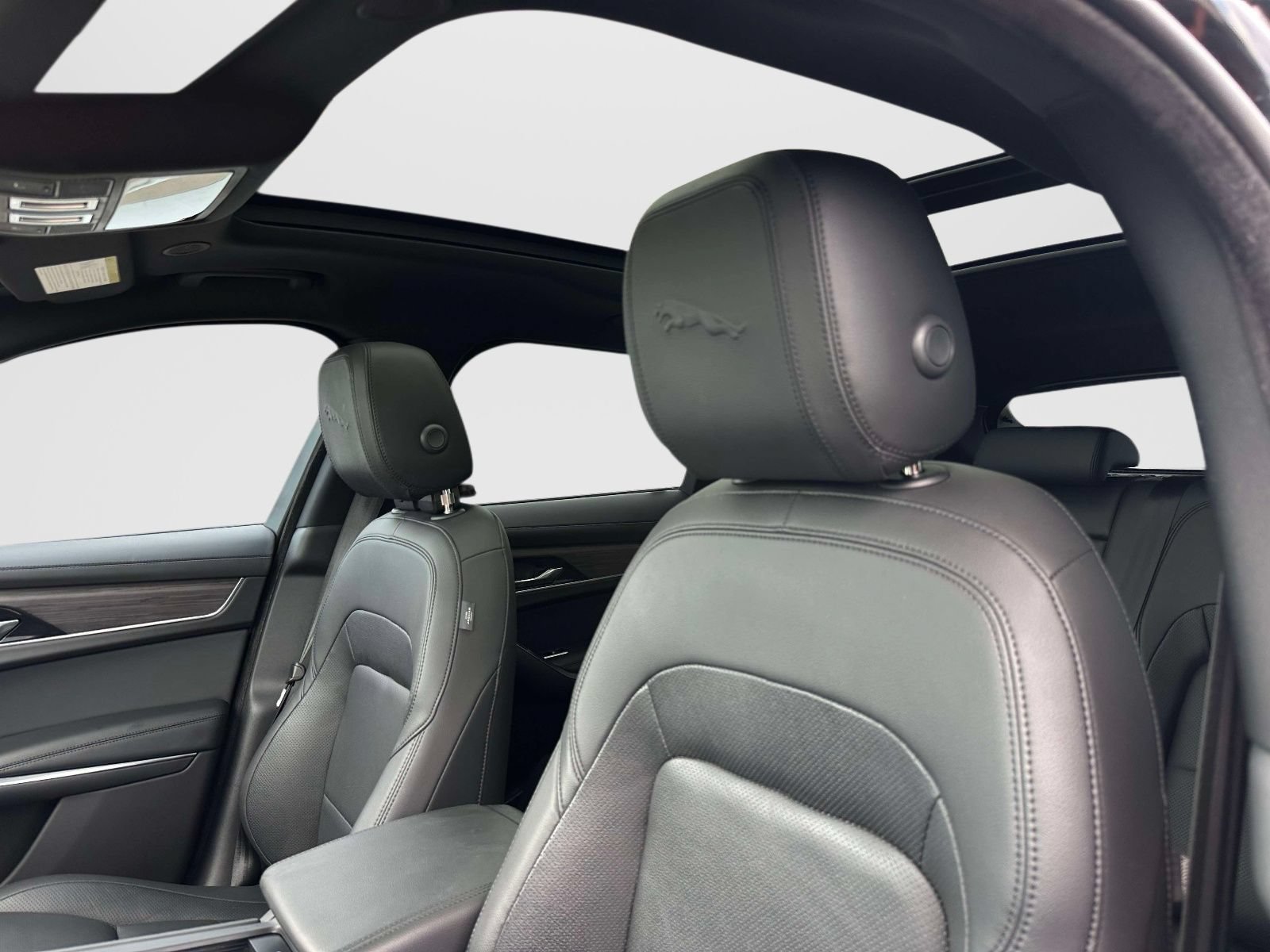 Used 2023 Jaguar F-PACE S AWD/4WD image 17