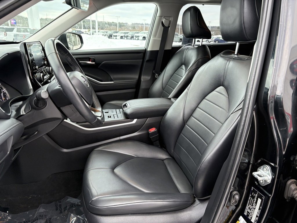 Certified 2022 Toyota Highlander XLE image 10