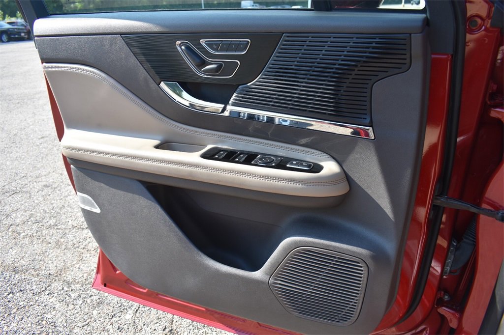 Used 2022 Lincoln Corsair AWD w/ Premium Package image 37