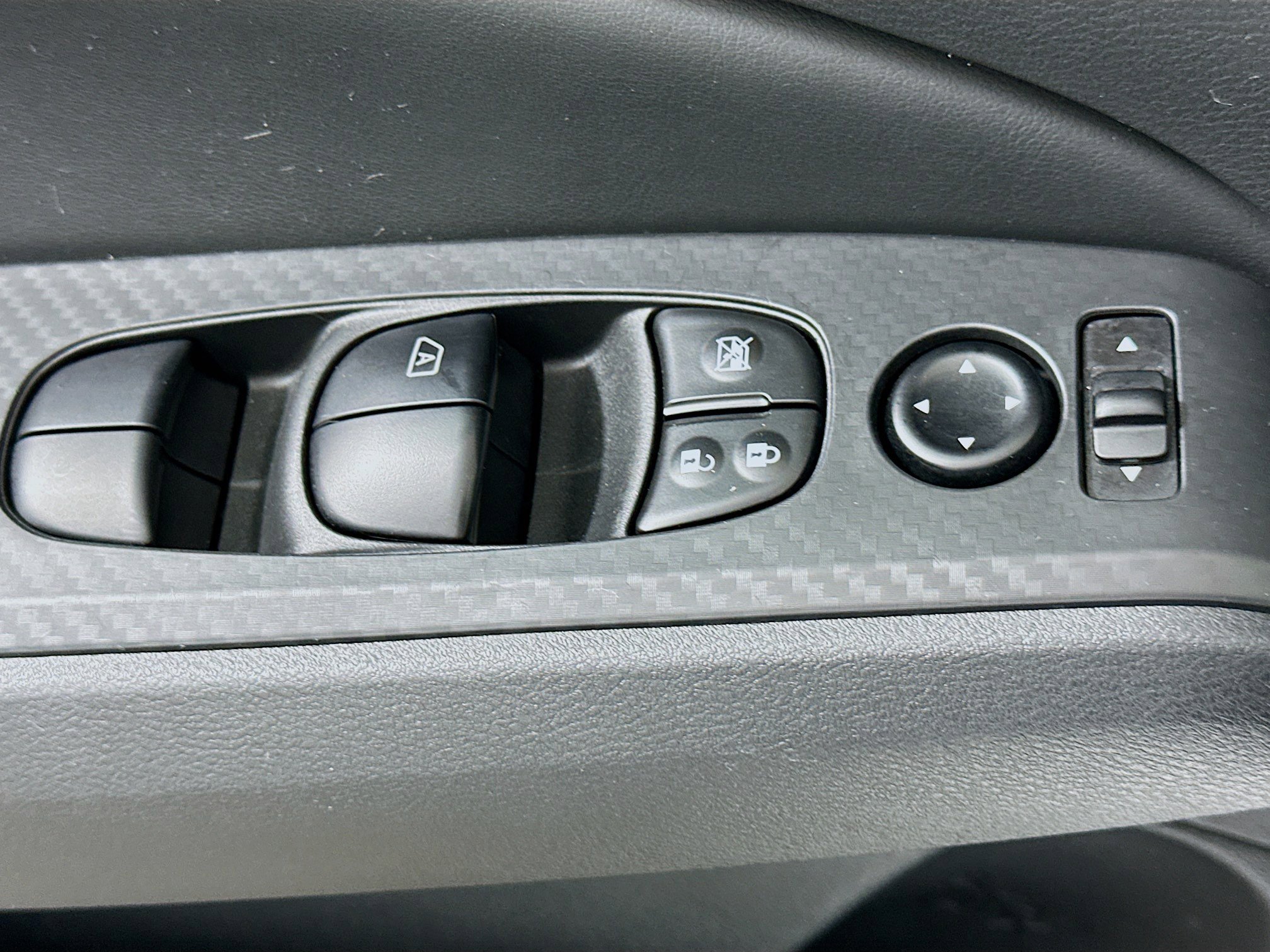 Used 2025 Nissan Altima 2.5 SV image 15