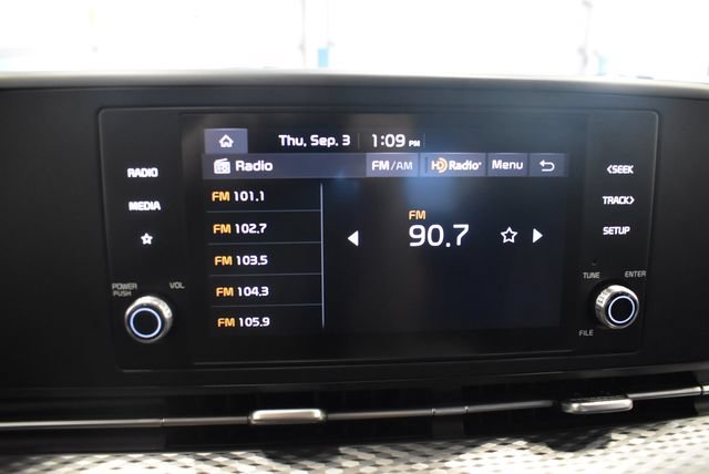 Used 2024 Kia Carnival LX FWD image 8