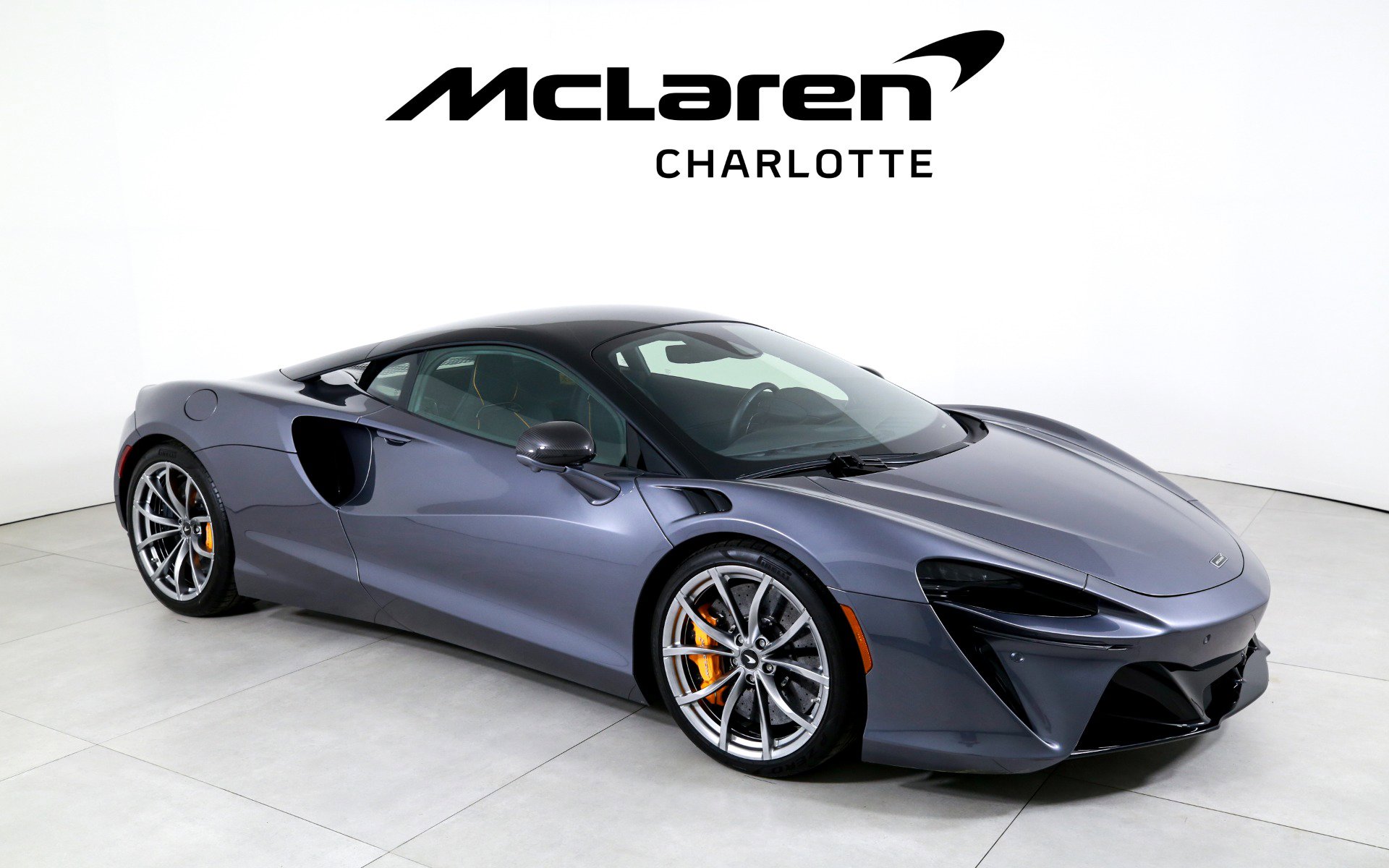 Used 2023 McLaren Artura image 2