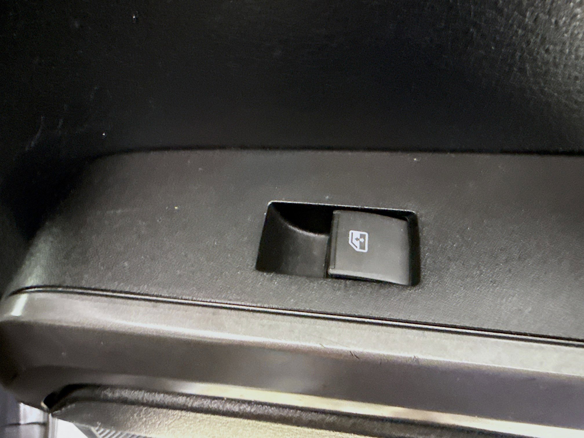 Used 2017 Toyota Tacoma SR image 31