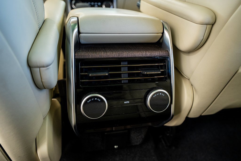 Used 2023 Land Rover Range Rover Long Wheelbase SE image 57