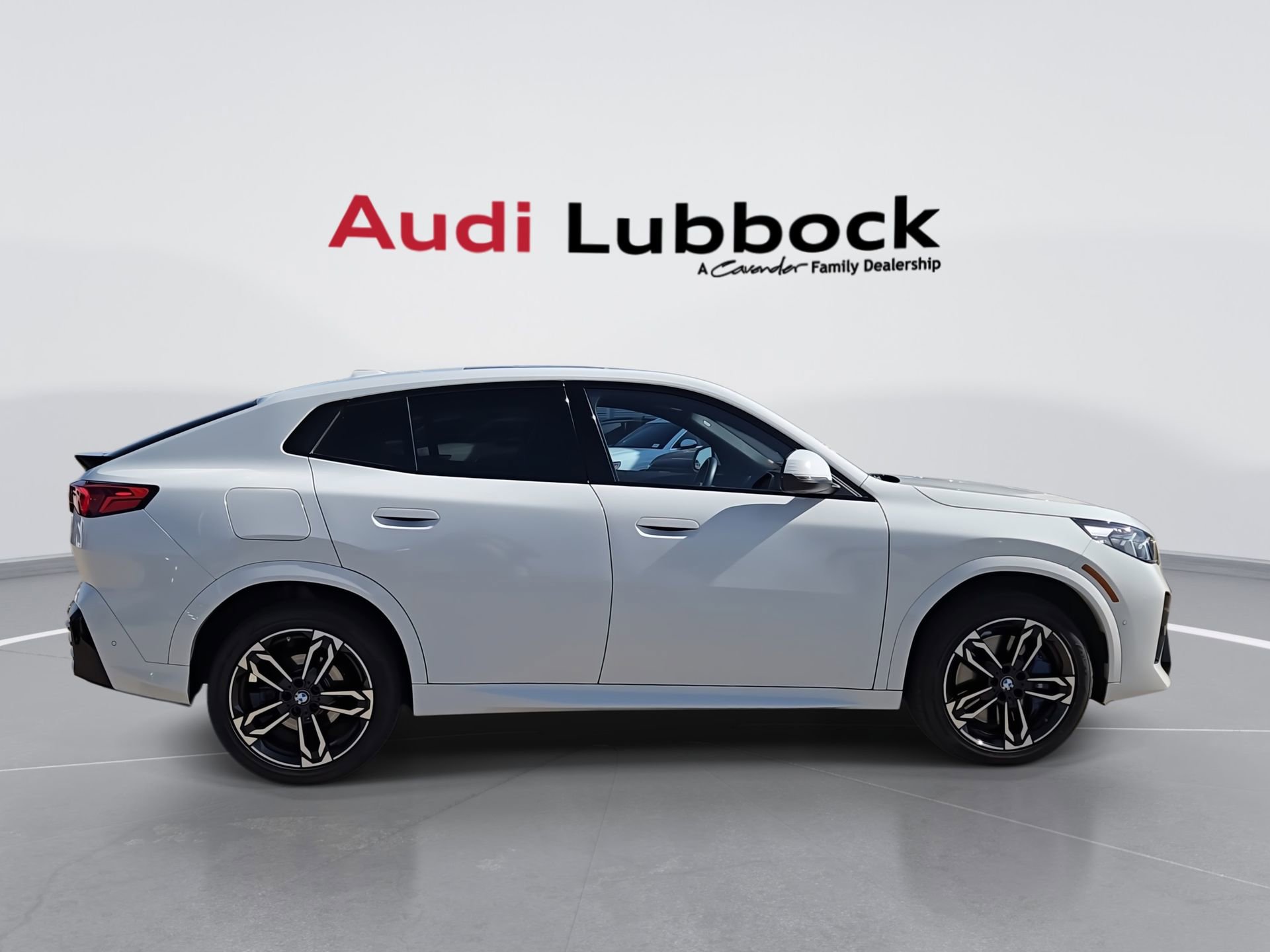 Used 2026 BMW X2 xDrive28i AWD/4WD image 9