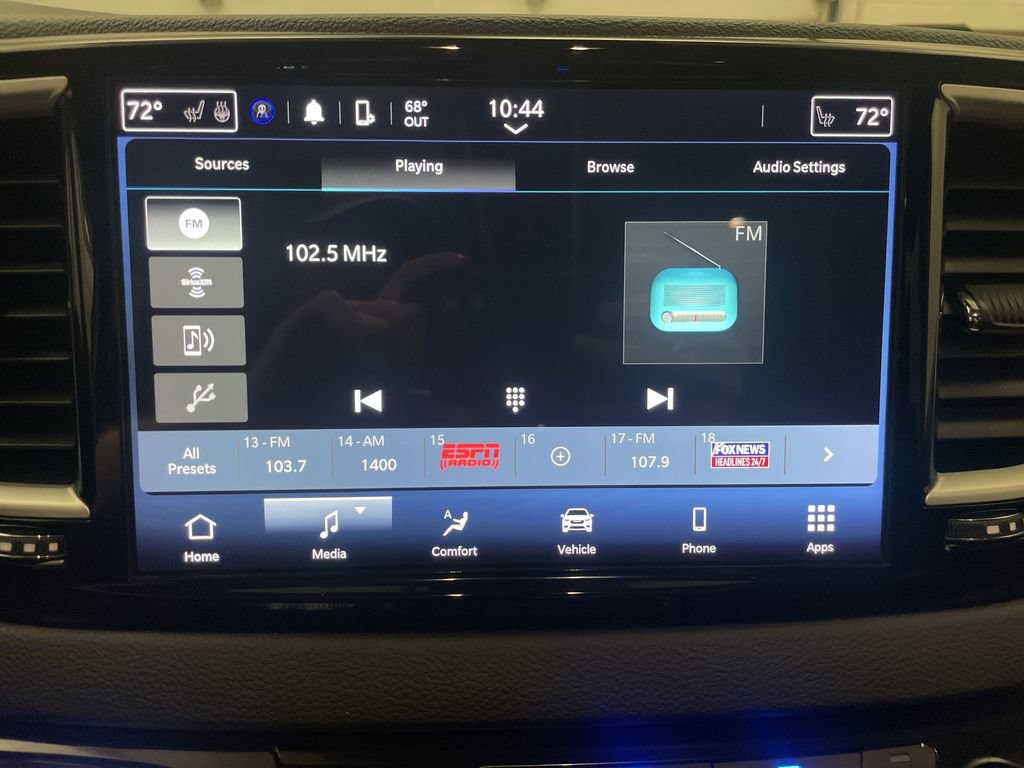 Used 2023 Chrysler Pacifica Touring-L FWD image 7
