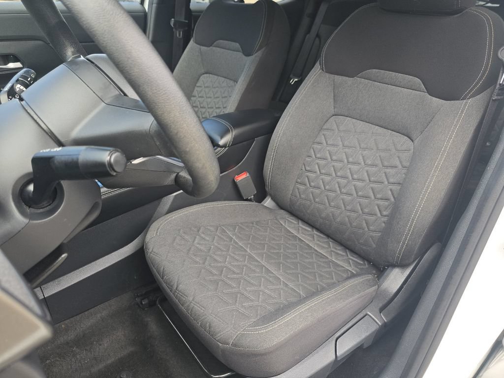 Used 2025 Nissan Kicks SV AWD/4WD image 22