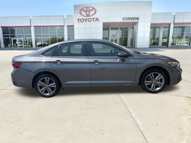Used 2024 Volkswagen Jetta SE FWD image 6