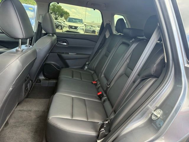 Used 2025 Nissan Rogue SL w/ Tech Package image 27