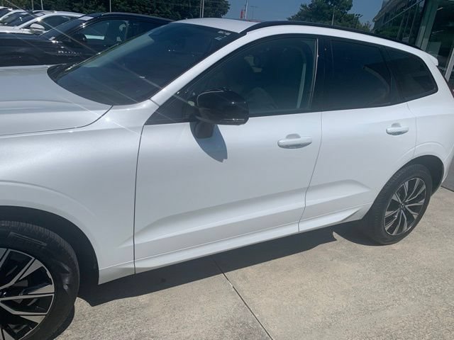 Used 2024 Volvo XC60 B5 Core w/ Protection Package Premier AWD/4WD image 2