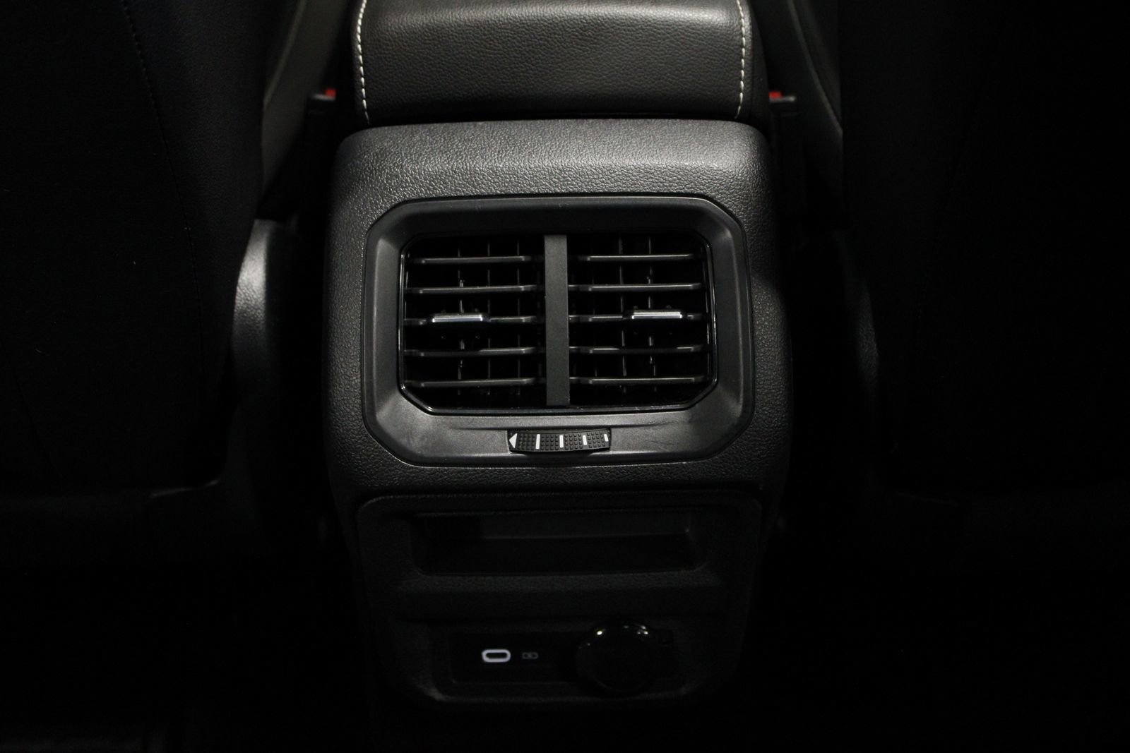 Used 2022 Volkswagen Tiguan SE image 42