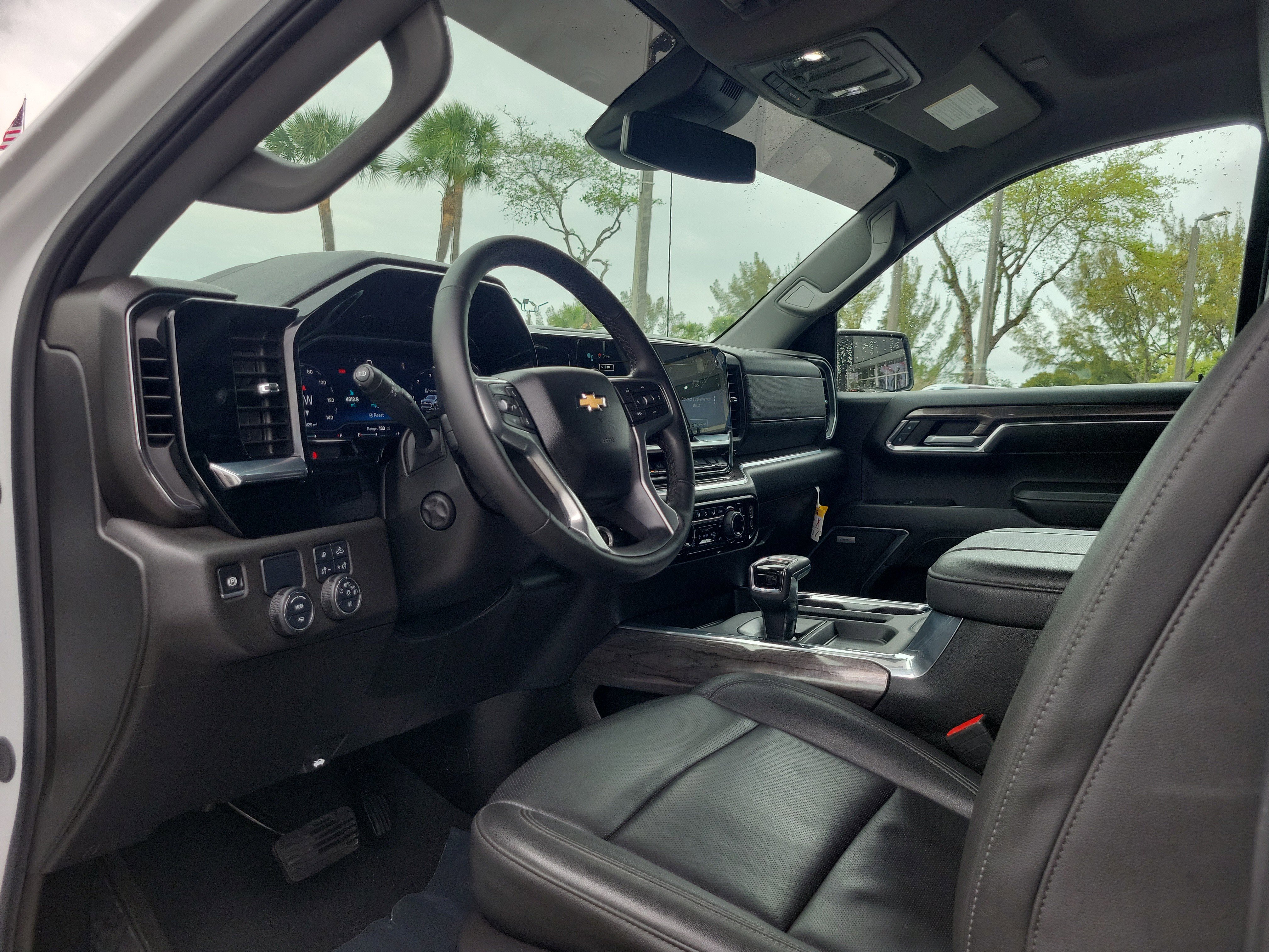 Used 2024 Chevrolet Silverado 1500 LTZ image 9