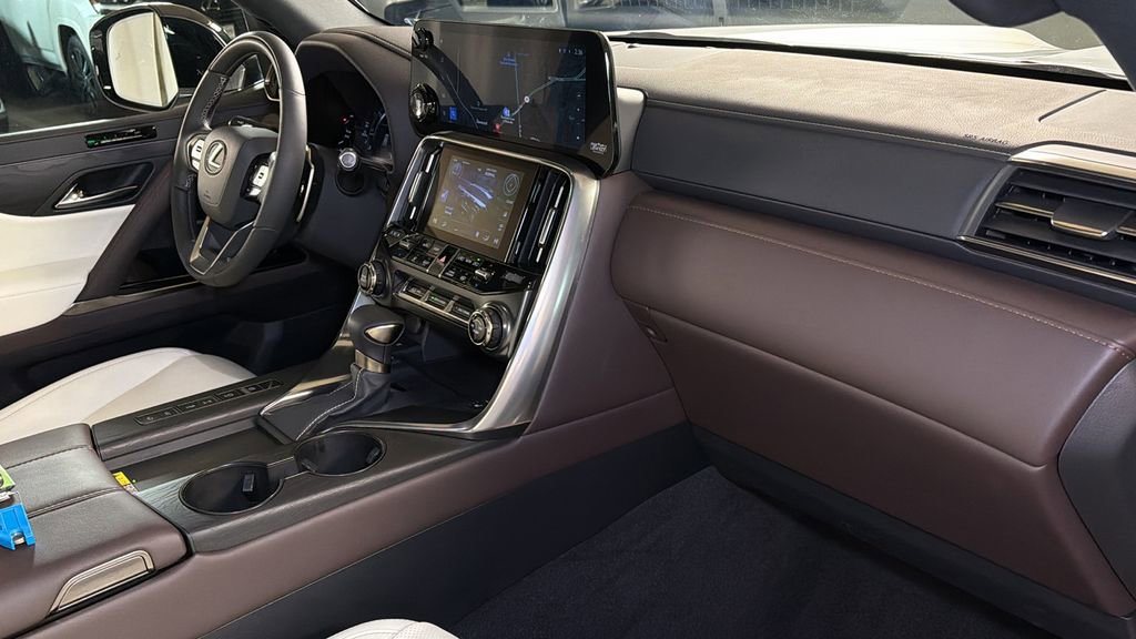 Certified 2024 Lexus LX 600 4WD w/ Appearance Package image 11