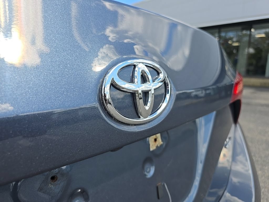 Used 2017 Toyota Corolla LE w/ Carpet Mat Package (TMS) FWD image 17