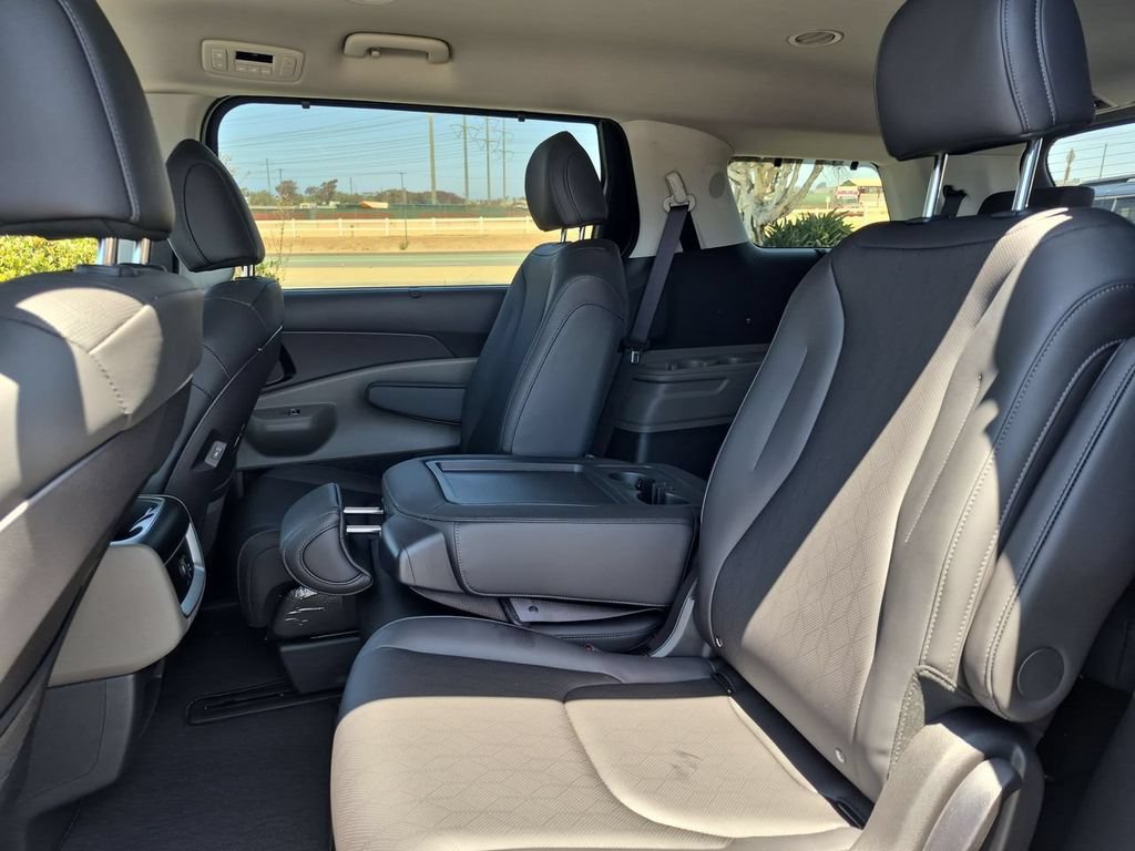 New 2026 Kia Carnival EX FWD image 25