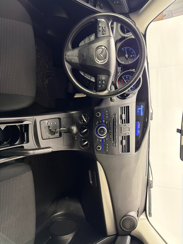 Used 2013 MAZDA MAZDA3 i Sport image 22