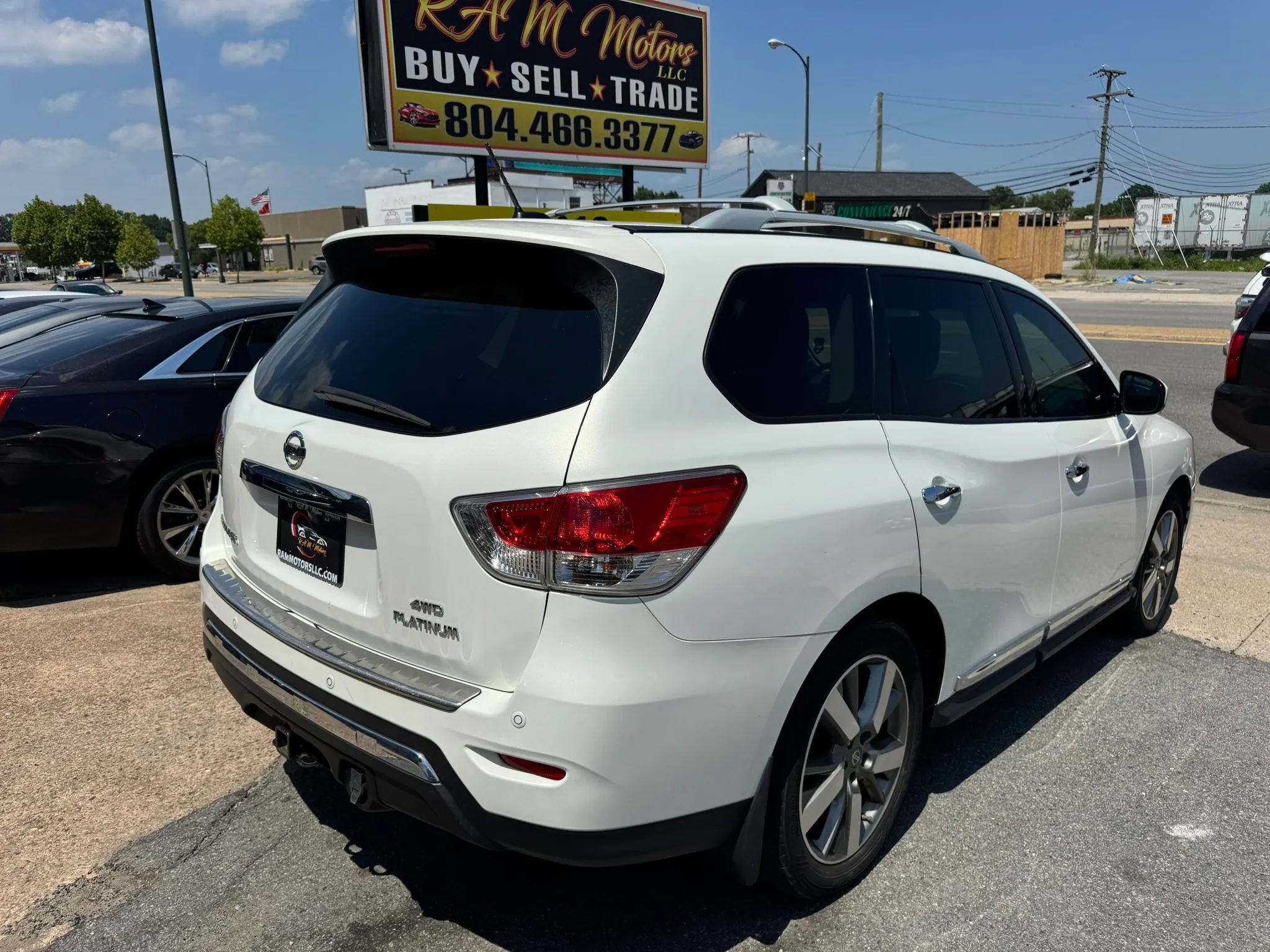 Used 2014 Nissan Pathfinder Platinum w/ Platinum Premium Package AWD/4WD image 3