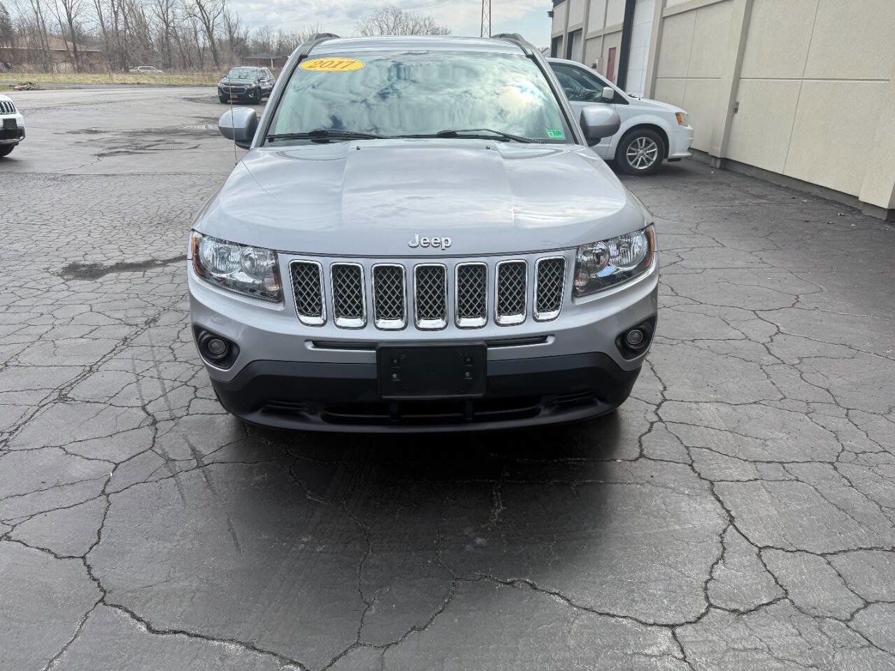 Used 2017 Jeep Compass Latitude image 2