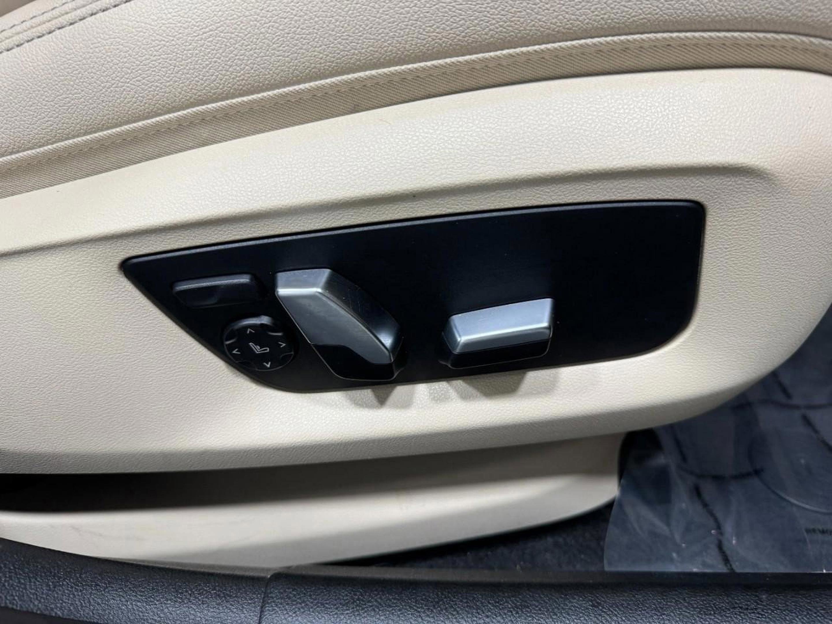 Used 2022 BMW 540i xDrive w/ Premium Package image 18