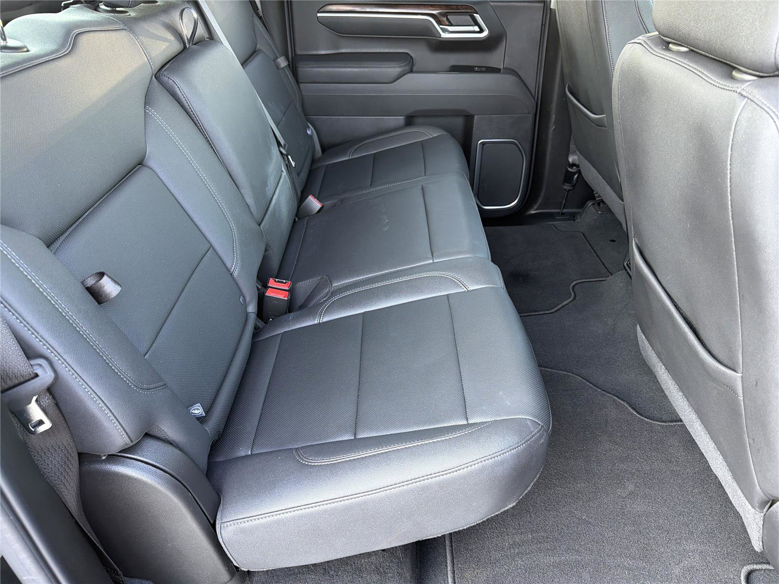 Used 2025 GMC Sierra 1500 SLT AWD/4WD image 14