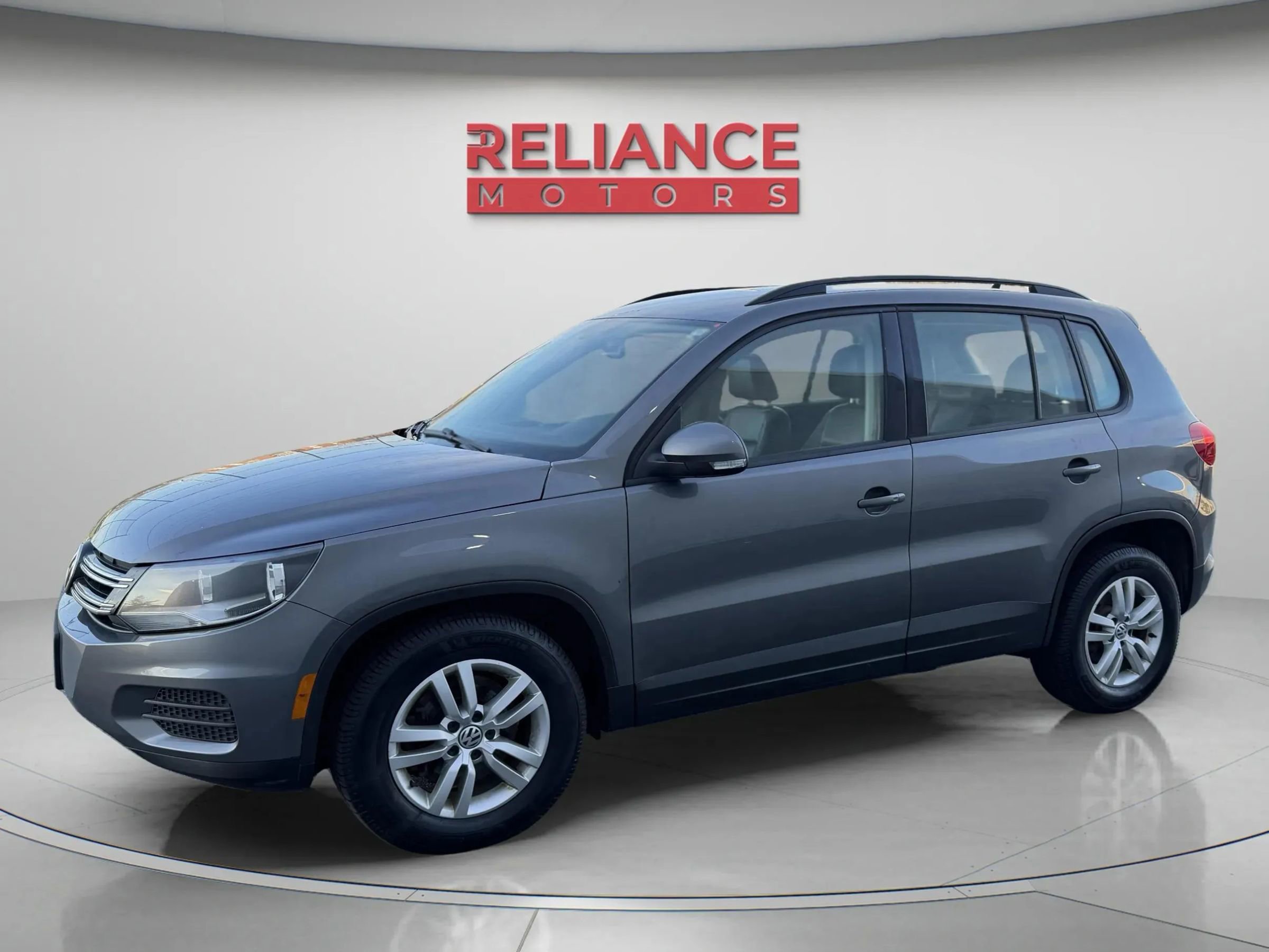 Used 2017 Volkswagen Tiguan S image 2