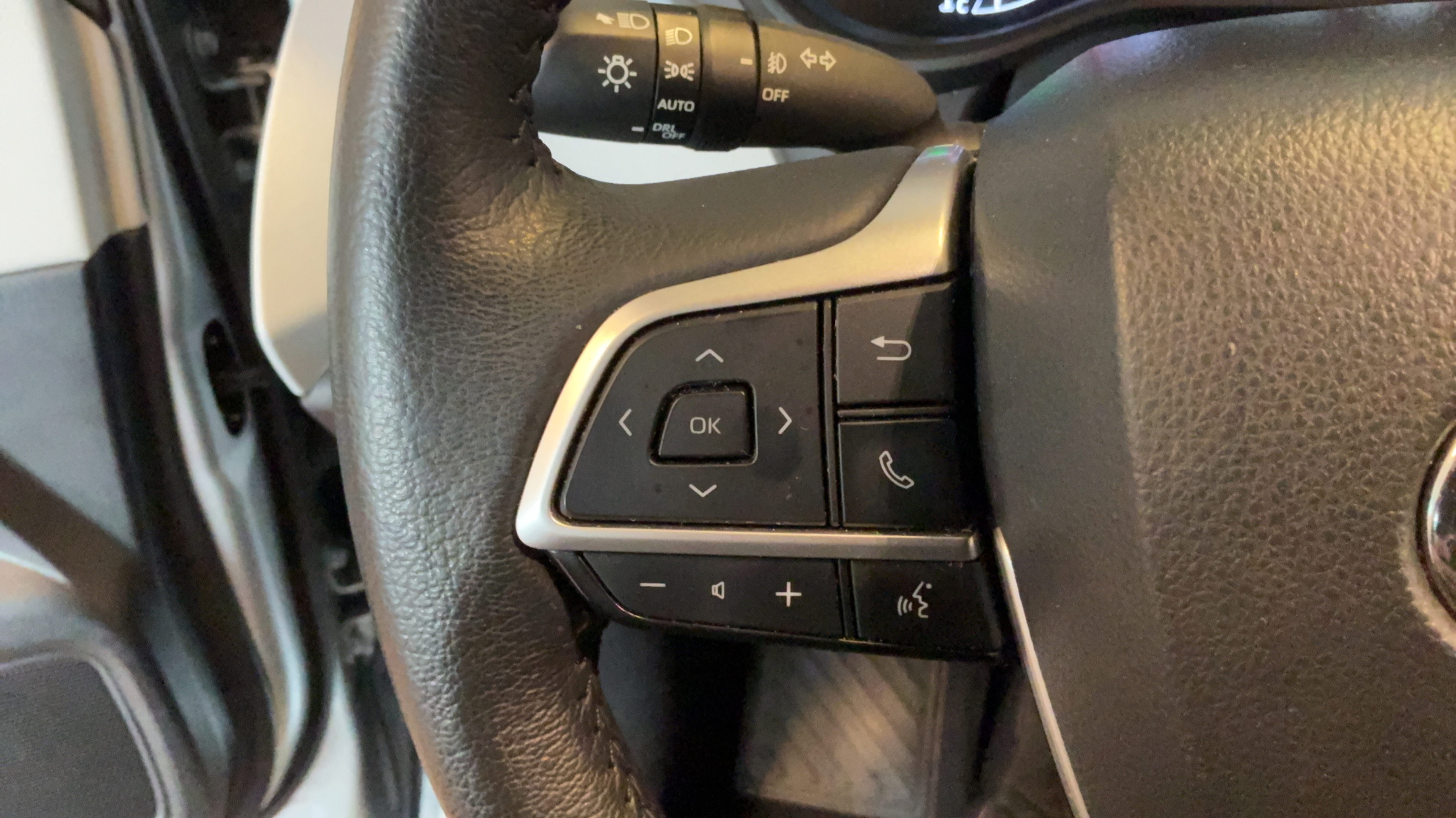 Certified 2025 Toyota Sienna XLE FWD image 18
