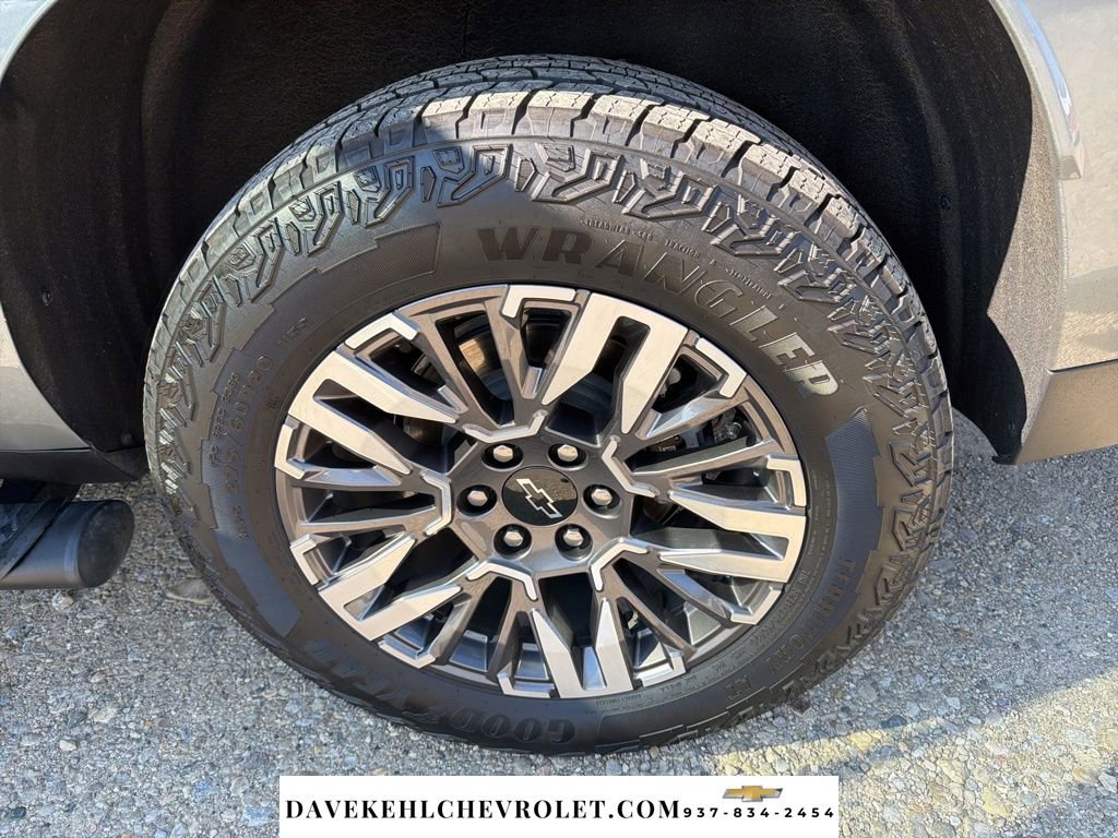 Used 2026 Chevrolet Suburban Z71 w/ Comfort Package AWD/4WD image 40